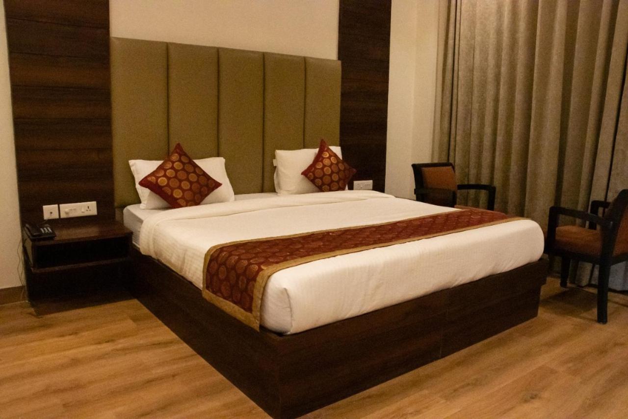 Hotel Sourav Park Inn Agra Agra  Buitenkant foto