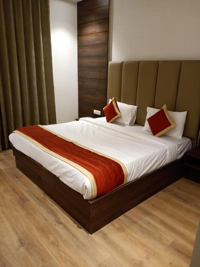Hotel Sourav Park Inn Agra Agra  Buitenkant foto