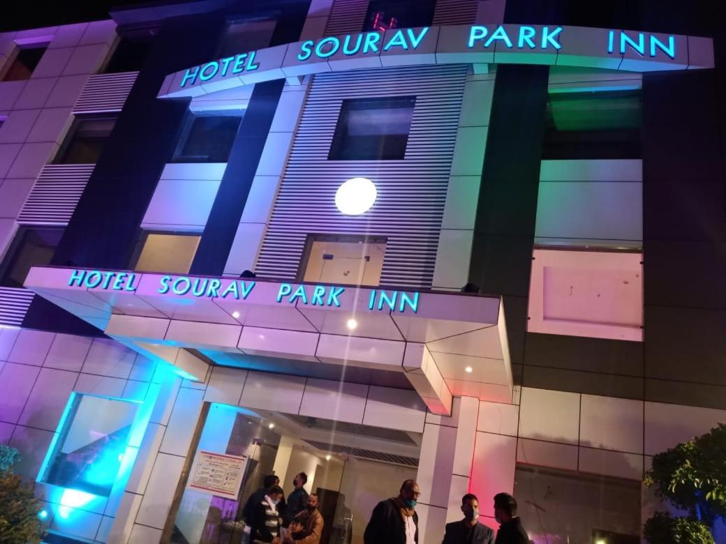 Hotel Sourav Park Inn Agra Agra  Buitenkant foto