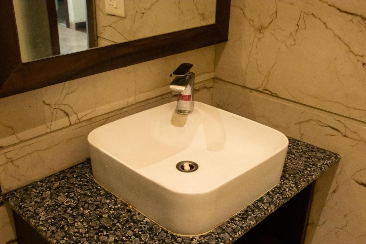 Hotel Sourav Park Inn Agra Agra  Buitenkant foto