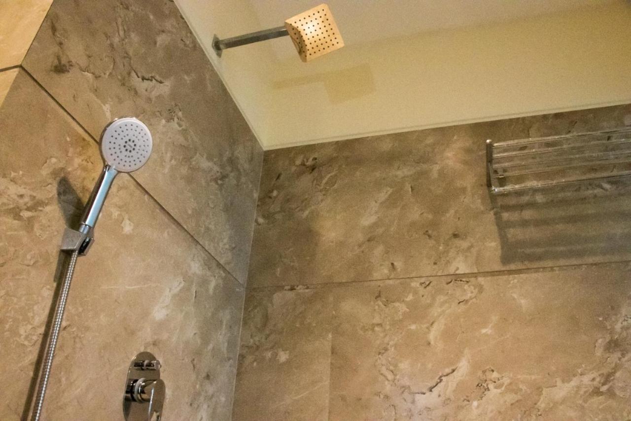Hotel Sourav Park Inn Agra Agra  Buitenkant foto