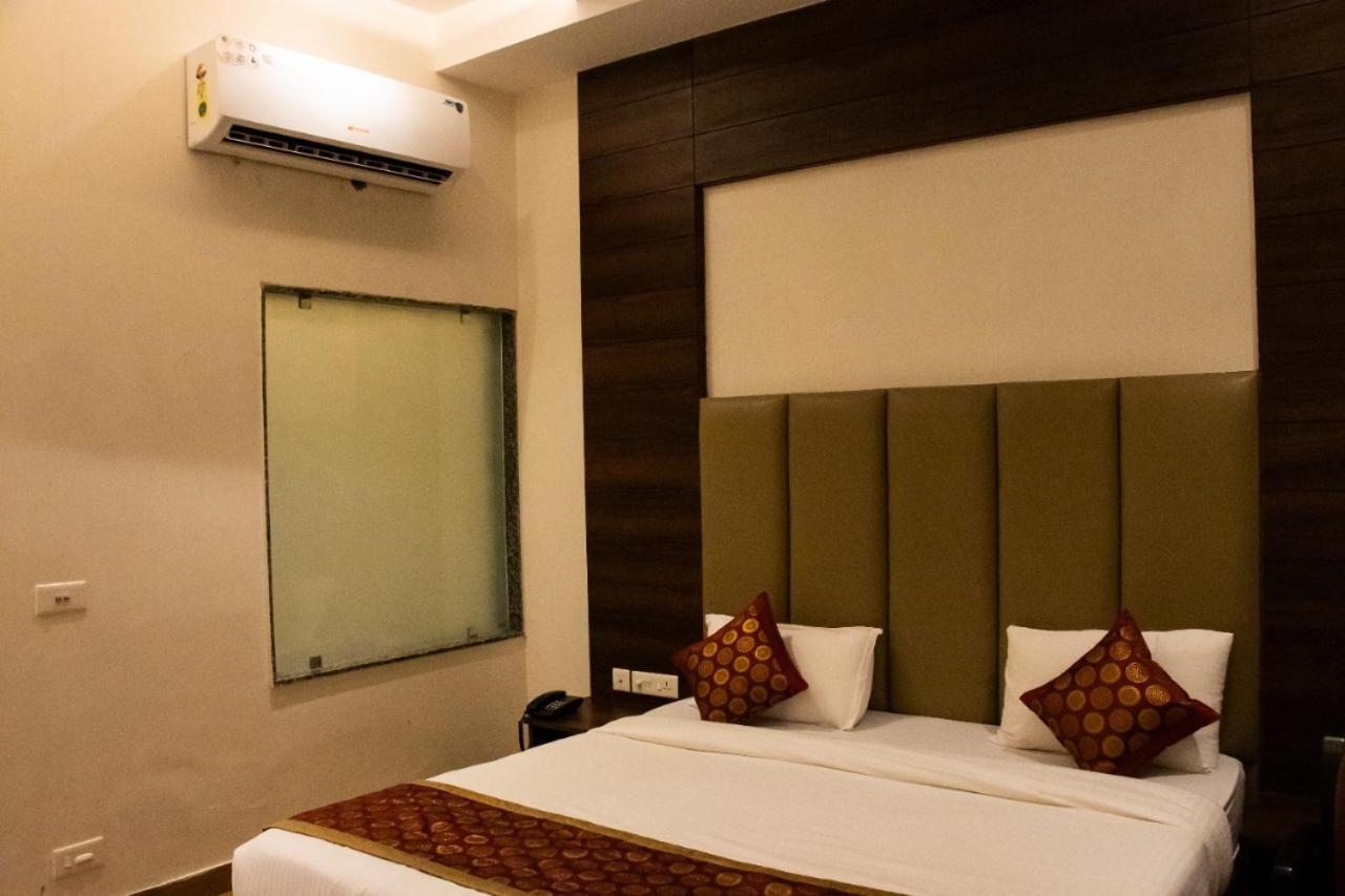 Hotel Sourav Park Inn Agra Agra  Buitenkant foto