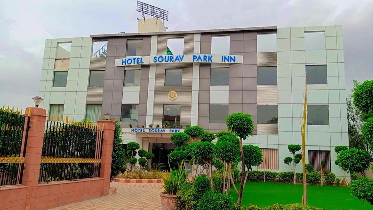 Hotel Sourav Park Inn Agra Agra  Buitenkant foto